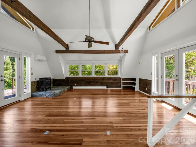 255 & 257 Crescent Street, Saluda, NC 28773