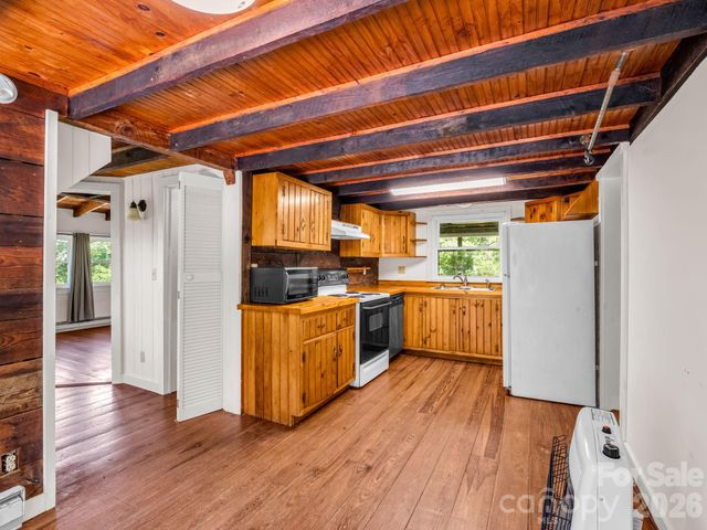255 & 257 Crescent Street, Saluda, NC 28773
