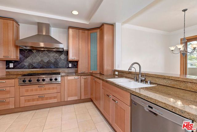 411 N Oakhurst Drive 404, Beverly Hills, CA 90210