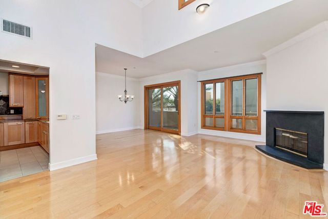 411 N Oakhurst Drive 404, Beverly Hills, CA 90210