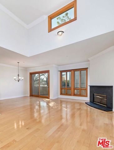 411 N Oakhurst Drive 404, Beverly Hills, CA 90210