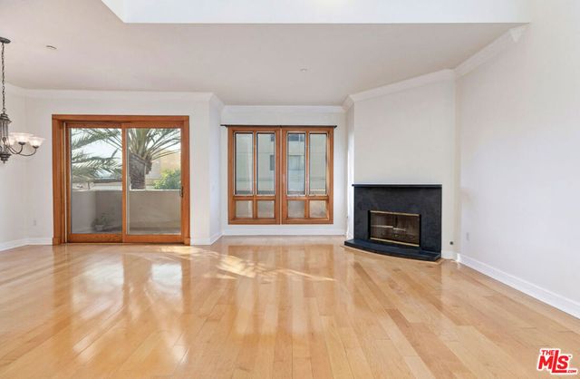 411 N Oakhurst Drive 404, Beverly Hills, CA 90210