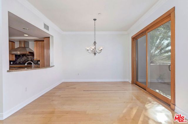 411 N Oakhurst Drive 404, Beverly Hills, CA 90210