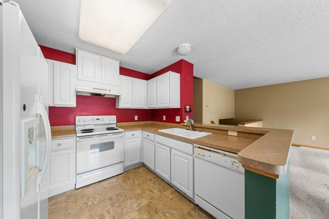 4991 Bluff Heights Trail SE, Prior Lake, MN 55372