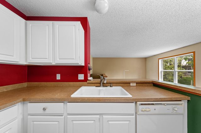 4991 Bluff Heights Trail SE, Prior Lake, MN 55372