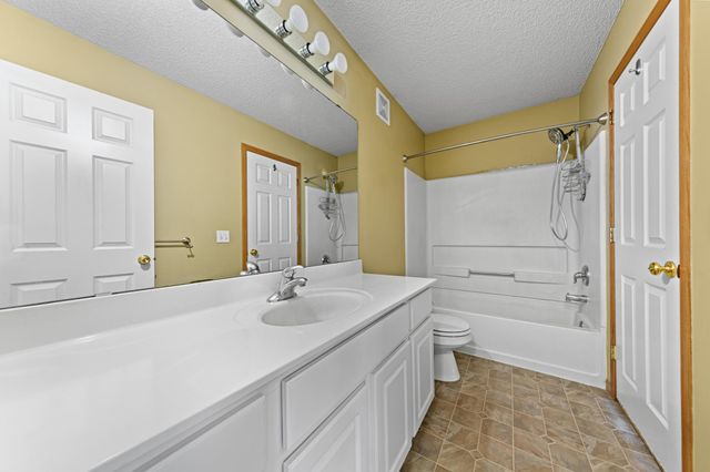 4991 Bluff Heights Trail SE, Prior Lake, MN 55372