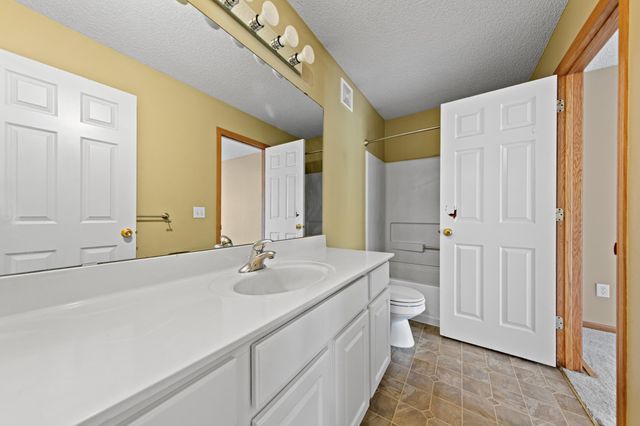 4991 Bluff Heights Trail SE, Prior Lake, MN 55372