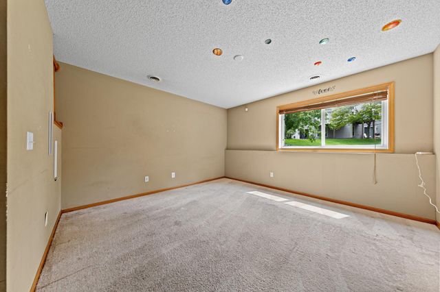 4991 Bluff Heights Trail SE, Prior Lake, MN 55372