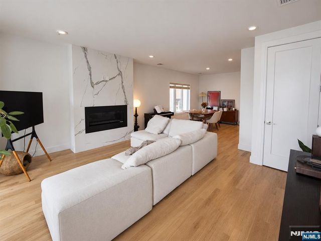 211 Slocum Way A, Fort Lee, NJ 07024