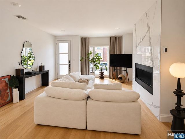 211 Slocum Way A, Fort Lee, NJ 07024