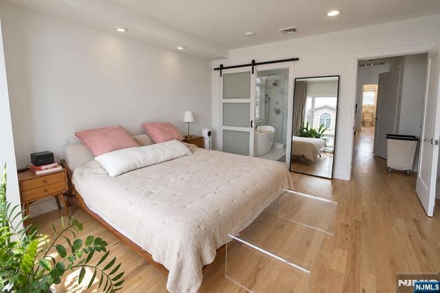 211 Slocum Way A, Fort Lee, NJ 07024