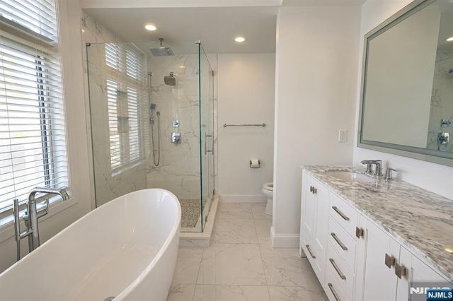 211 Slocum Way A, Fort Lee, NJ 07024