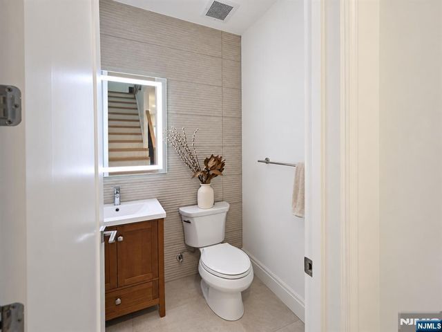 211 Slocum Way A, Fort Lee, NJ 07024