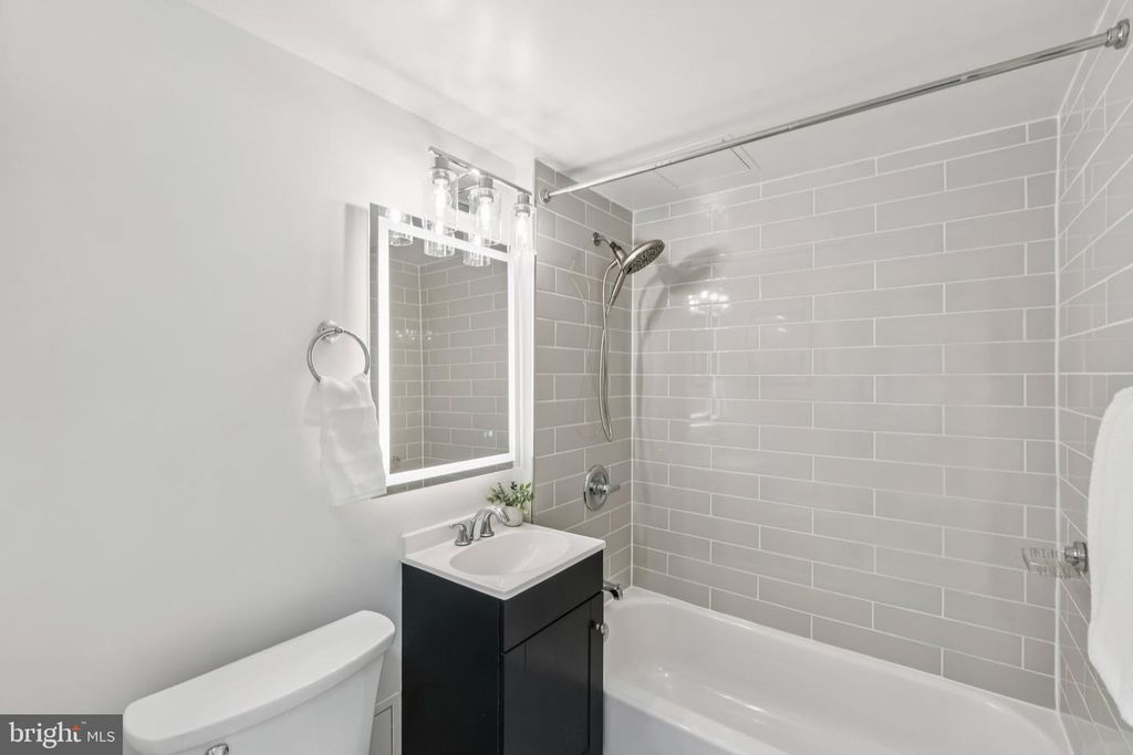 800 4TH ST SW #S121, Washington, DC 20024