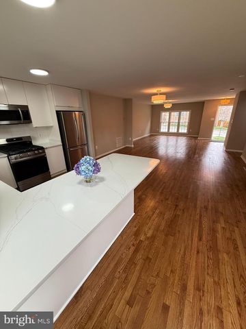 7753 SHOOTINGSTAR DR, Springfield, VA 22152