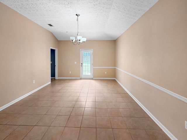 2490 S Lakeview Drive, Crestview, FL 32536