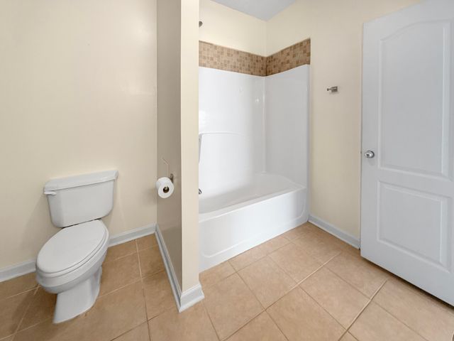 2490 S Lakeview Drive, Crestview, FL 32536