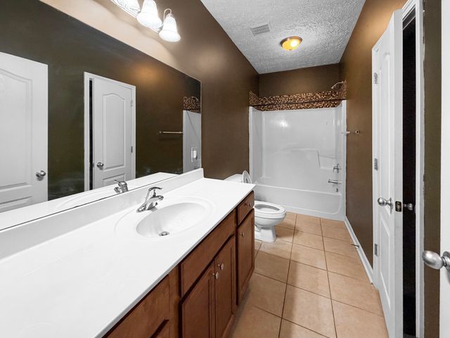 2490 S Lakeview Drive, Crestview, FL 32536