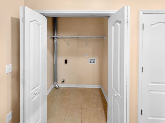 2490 S Lakeview Drive, Crestview, FL 32536