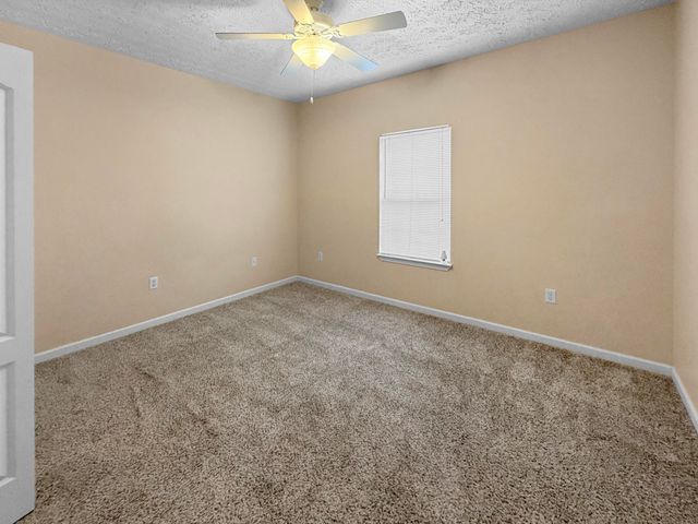 2490 S Lakeview Drive, Crestview, FL 32536