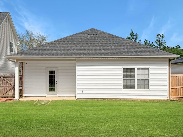 2490 S Lakeview Drive, Crestview, FL 32536