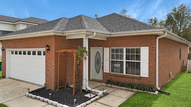 2490 S Lakeview Drive, Crestview, FL 32536