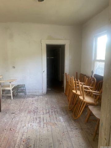 920 Saldana St, San Antonio, TX 78225