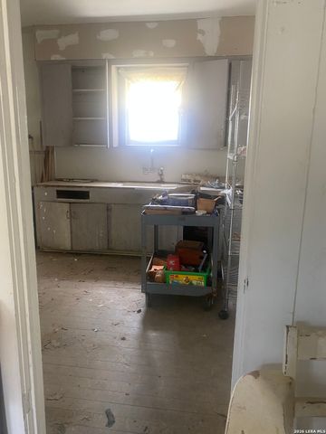 920 Saldana St, San Antonio, TX 78225