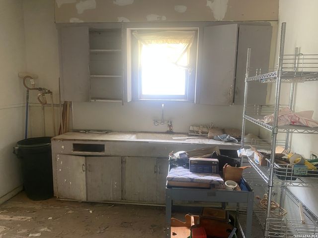 920 Saldana St, San Antonio, TX 78225