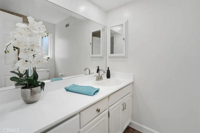 27912 Newbird Drive, Saugus, CA 91350
