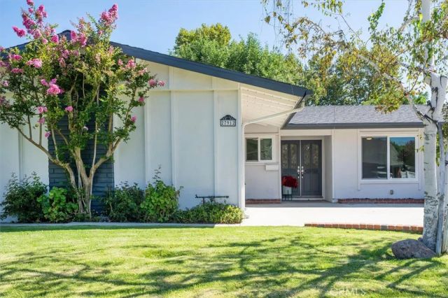 27912 Newbird Drive, Saugus, CA 91350