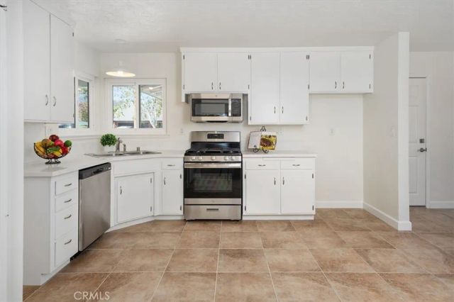 27912 Newbird Drive, Saugus, CA 91350