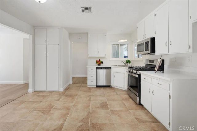 27912 Newbird Drive, Saugus, CA 91350