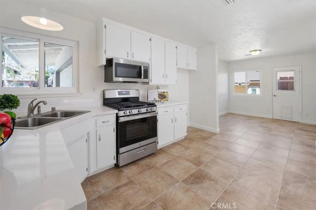 27912 Newbird Drive, Saugus, CA 91350