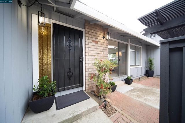 5581 Gonzalez Ct, Concord, CA 94521