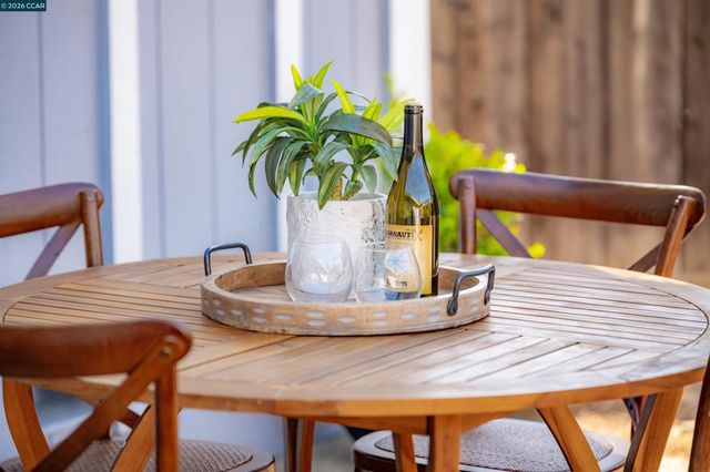 5581 Gonzalez Ct, Concord, CA 94521