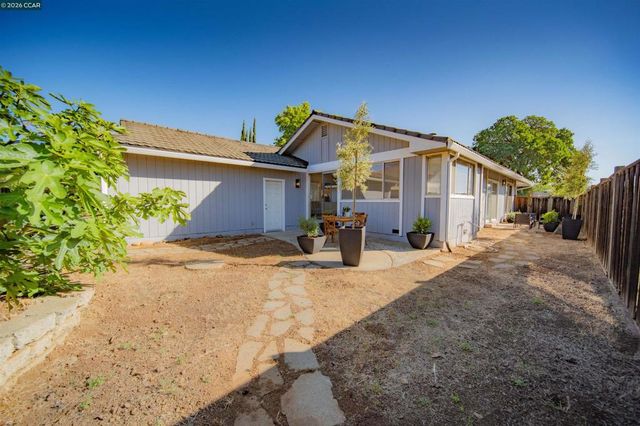 5581 Gonzalez Ct, Concord, CA 94521