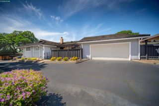 5581 Gonzalez Ct, Concord, CA 94521