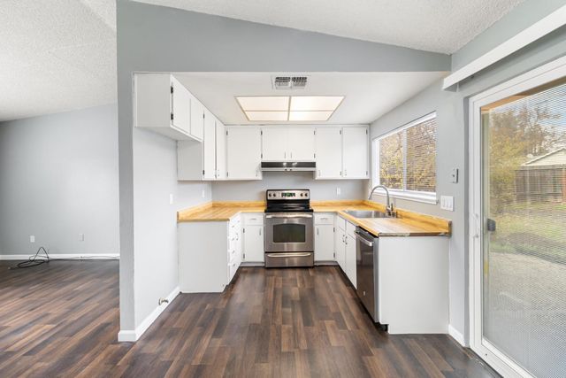 4965 Valley Hi Dr, Sacramento, CA 95823