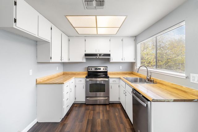 4965 Valley Hi Dr, Sacramento, CA 95823