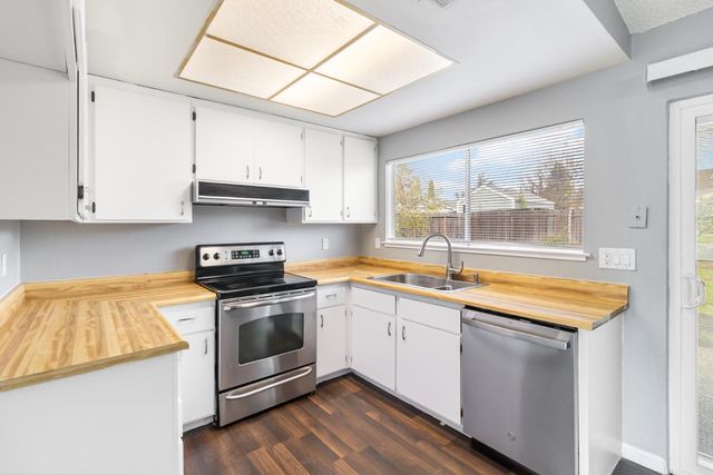 4965 Valley Hi Dr, Sacramento, CA 95823