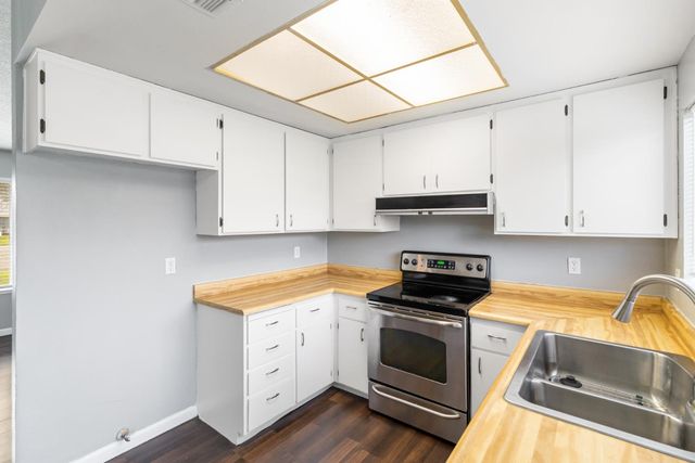 4965 Valley Hi Dr, Sacramento, CA 95823