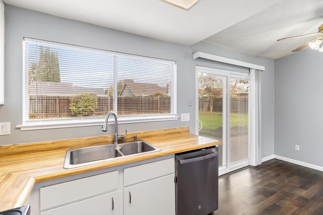 4965 Valley Hi Dr, Sacramento, CA 95823