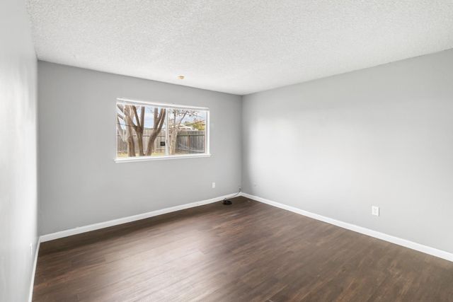 4965 Valley Hi Dr, Sacramento, CA 95823