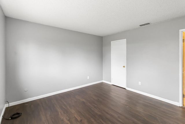 4965 Valley Hi Dr, Sacramento, CA 95823