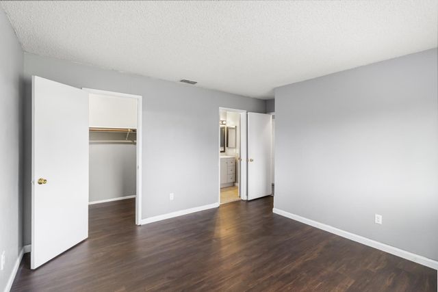 4965 Valley Hi Dr, Sacramento, CA 95823