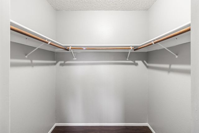 4965 Valley Hi Dr, Sacramento, CA 95823