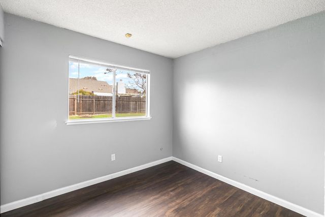 4965 Valley Hi Dr, Sacramento, CA 95823