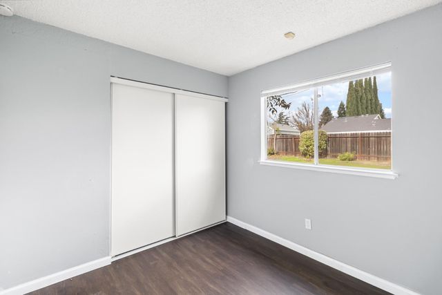 4965 Valley Hi Dr, Sacramento, CA 95823