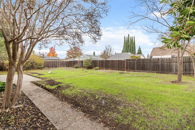 4965 Valley Hi Dr, Sacramento, CA 95823